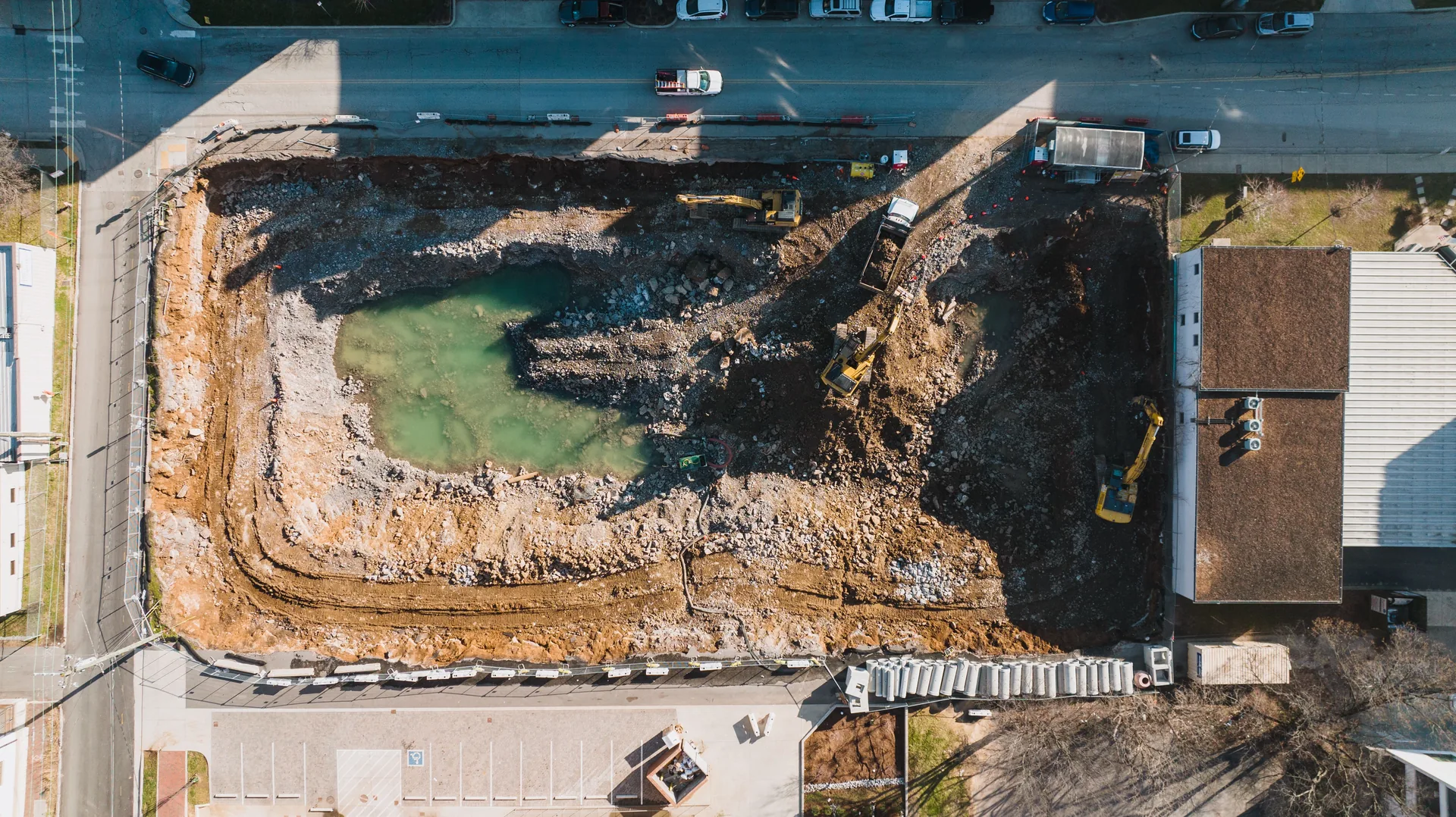 Chantier d'excavation vue zénithale par drone