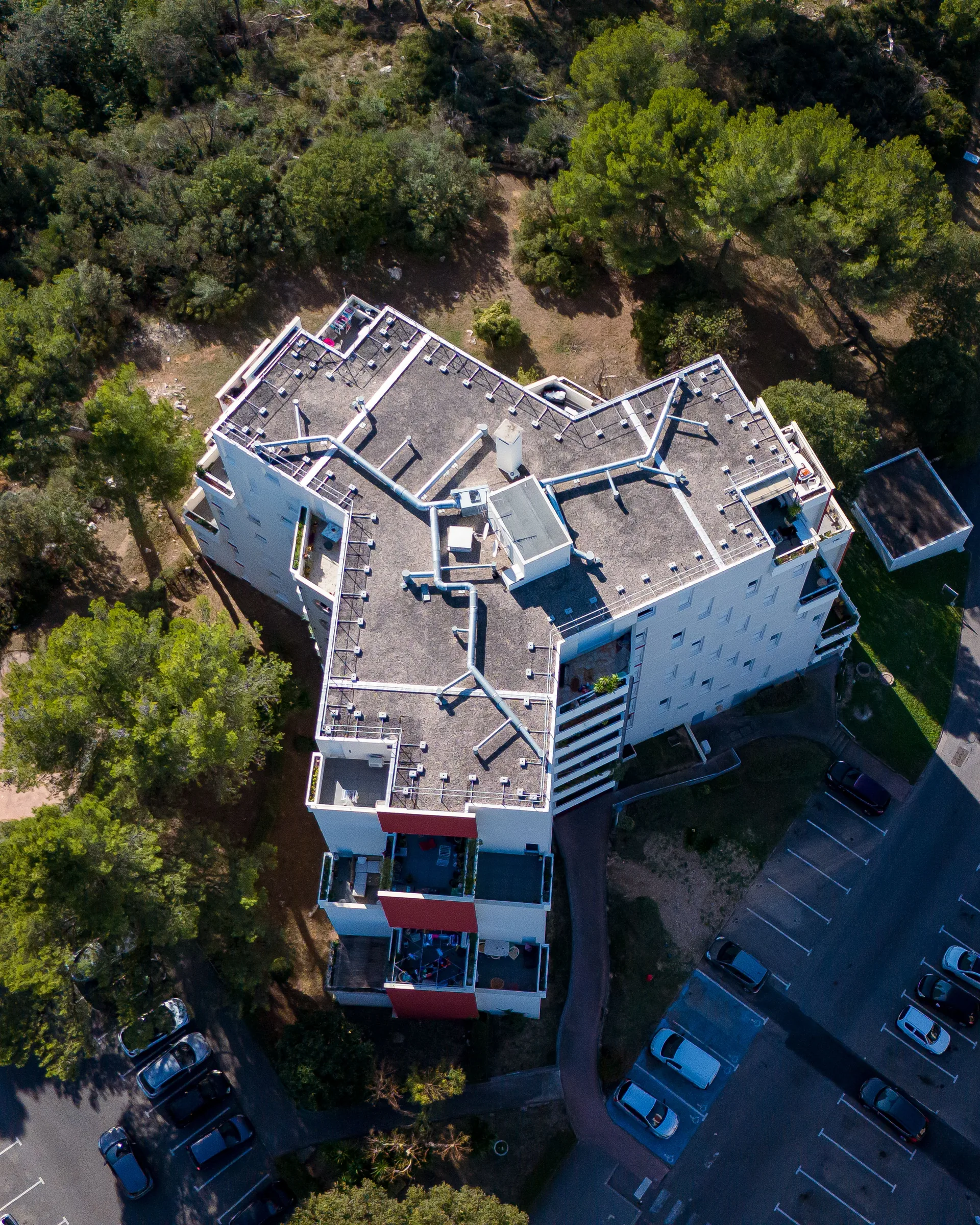 Bâtiment complexe vue aérienne drone