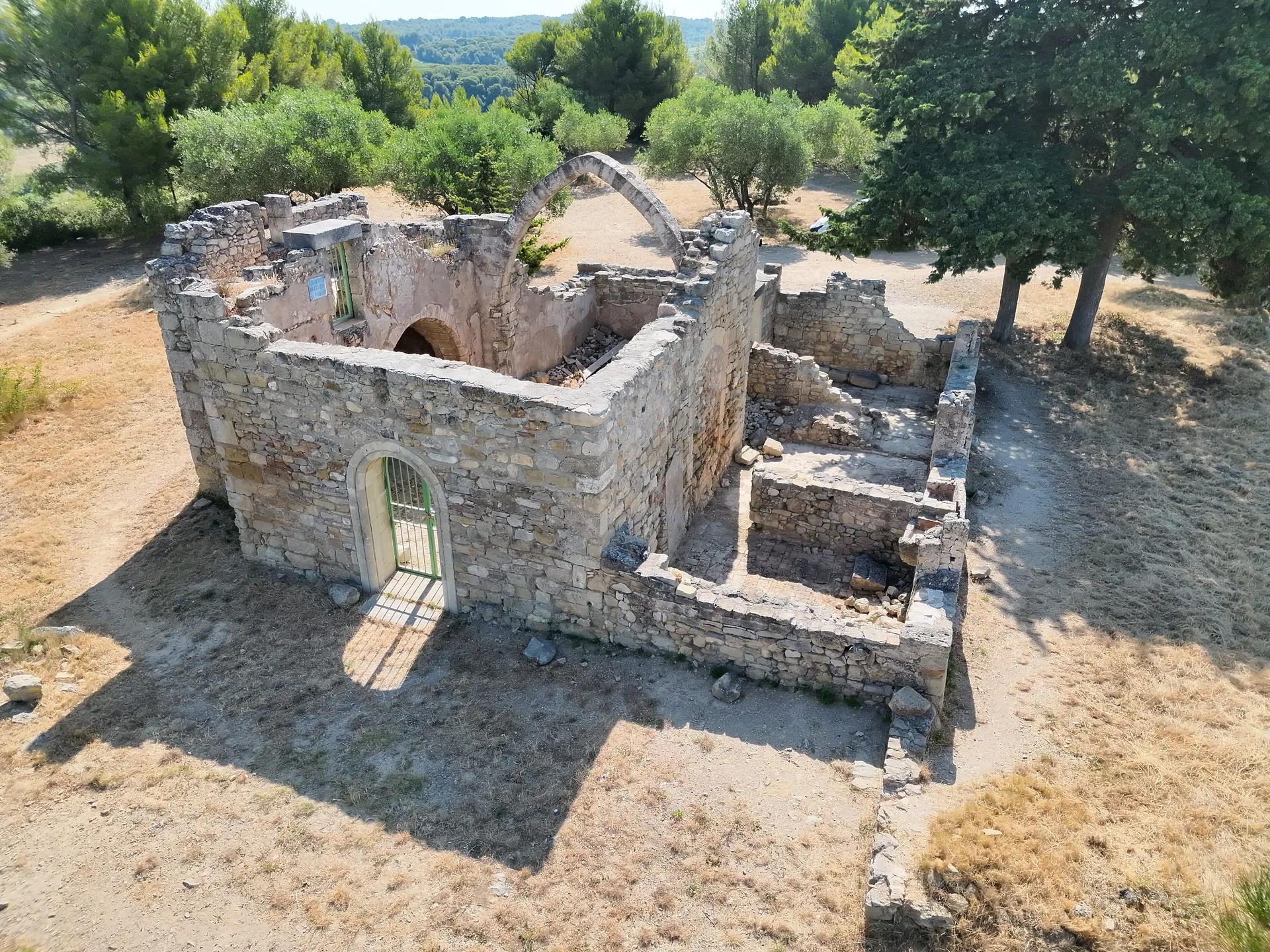 Vue frontale de l'Ermitage de Saint-Antoine — sujet de la mission photogrammétrie drone Altiscan