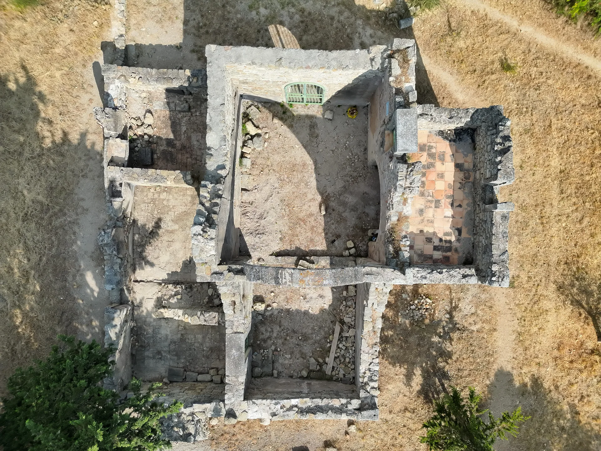 Vue zénithale de l'Ermitage de Saint-Antoine depuis le drone — relevé photogrammétrique
