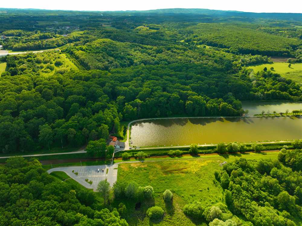 Vue aérienne d'un site naturel
